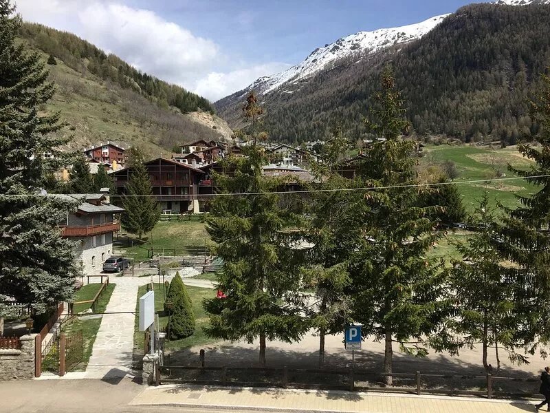 LA THUILE: COUNTRY CENTER. NEW furnished one bedroom apartment directly on the