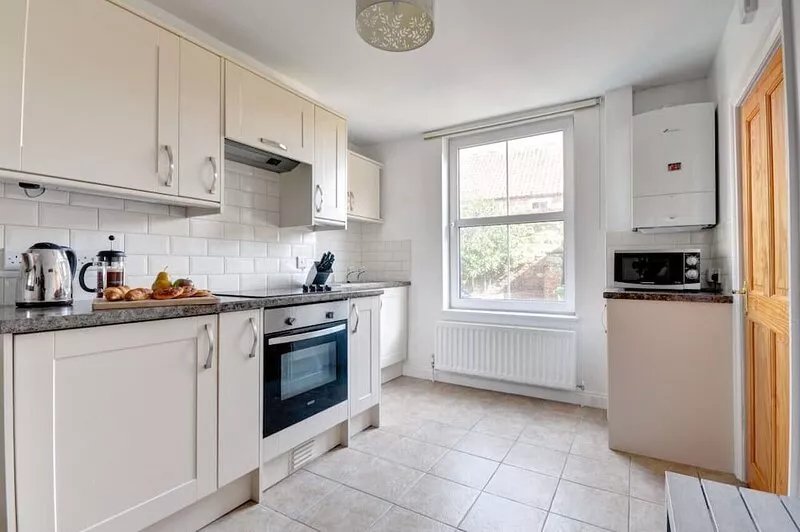 Annabel's Cottage - Four Bedroom House, Sleeps 6