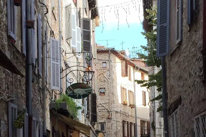 Entire spacious house with roof terrace - Vence centre