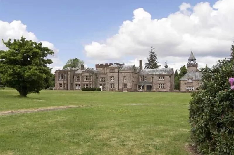 WILLIAM COURT COTTAGE, pet friendly, with open fire in Irton Hall