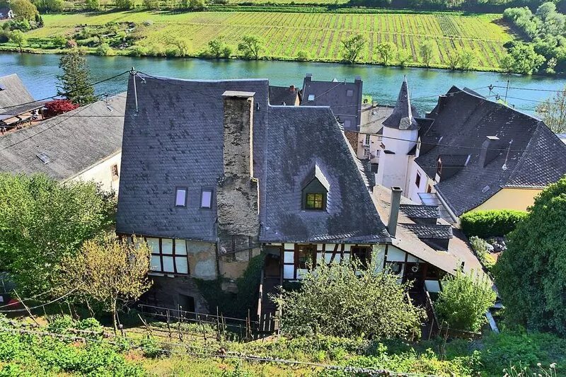 Living in a listed Winzerhof, Stylish gallery apartments