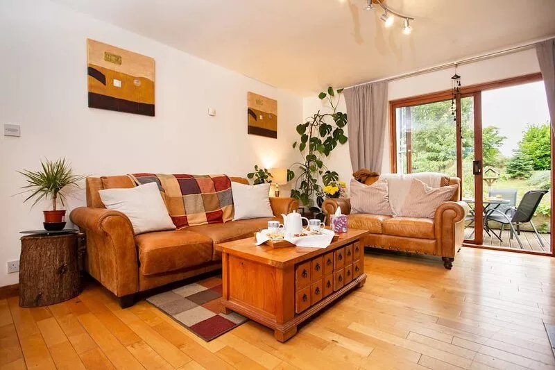 En-suite bedroom with the option of a Super-King or Twin bed. Enjoy picturesque