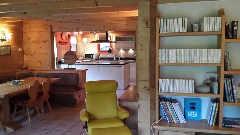 8 people - 6 bedrooms - 250m2 + 3.000m2 garden - 8 mins from skiing - Montblanc
