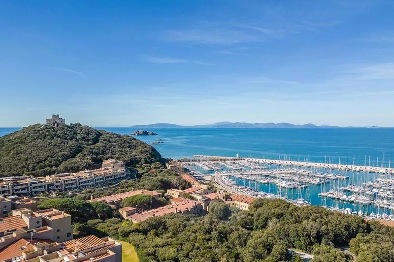 Lovely apartment for 4 guests with A/C, WIFI, TV, terrace, pets allowed and