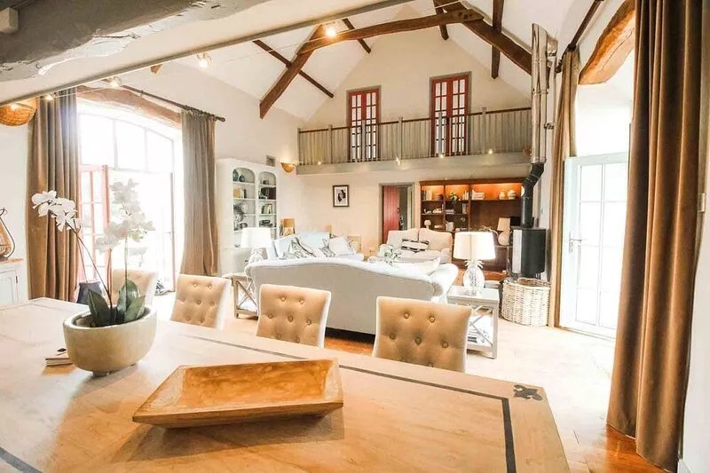 Stunning Barn with Heated Swimming Pool & Tennis Court