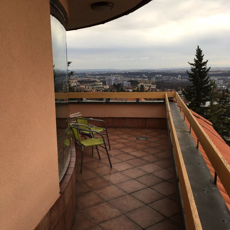 Flying House