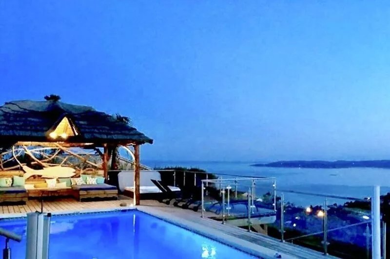 5* villa. Superb sea view. Heated swimming pool. Jacuzzi