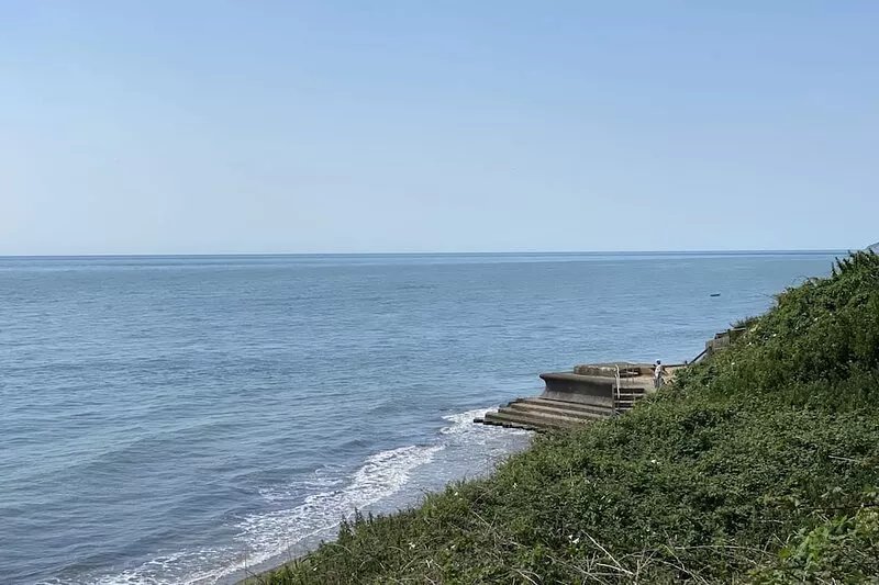 Beachfield -  a bungalow that sleeps 6 guests  in 3 bedrooms