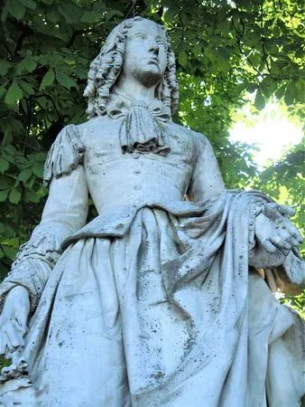 La Statue d'Anne-Marie Louise d'Orleans