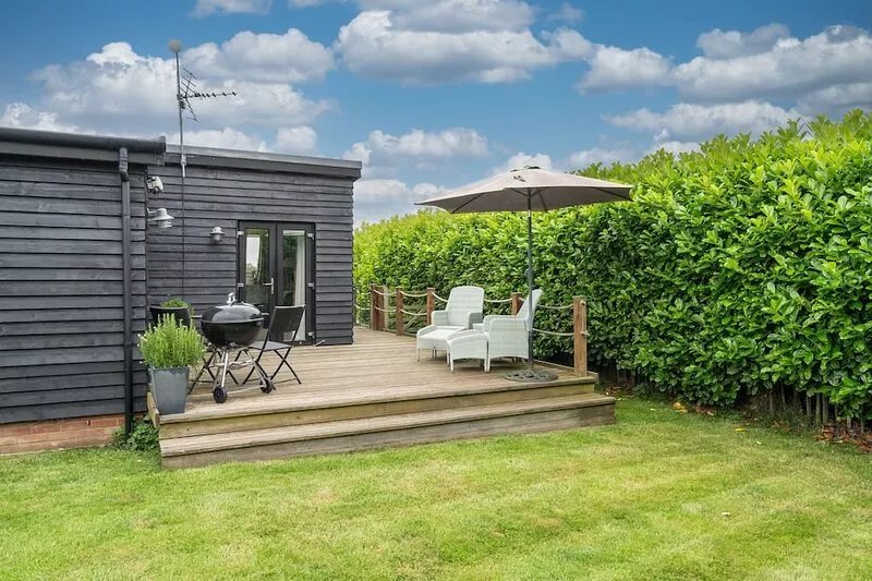 Dog friendly luxury cabin in the Norfolk countryside
