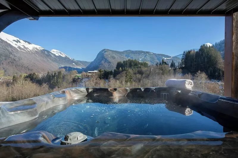 Chalet Isla de Lux - family mountain break 12p sauna & spa - OVO Network