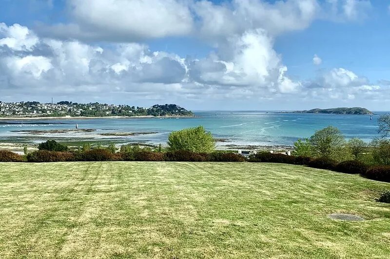 Architect house, magnificent view of the harbor and the islands of Perros Guirec
