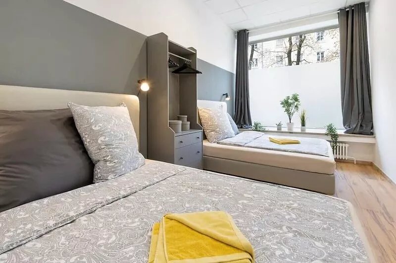 Big Central Apartment near Rotkreuzplatz with 3 BR for 12 PAX
