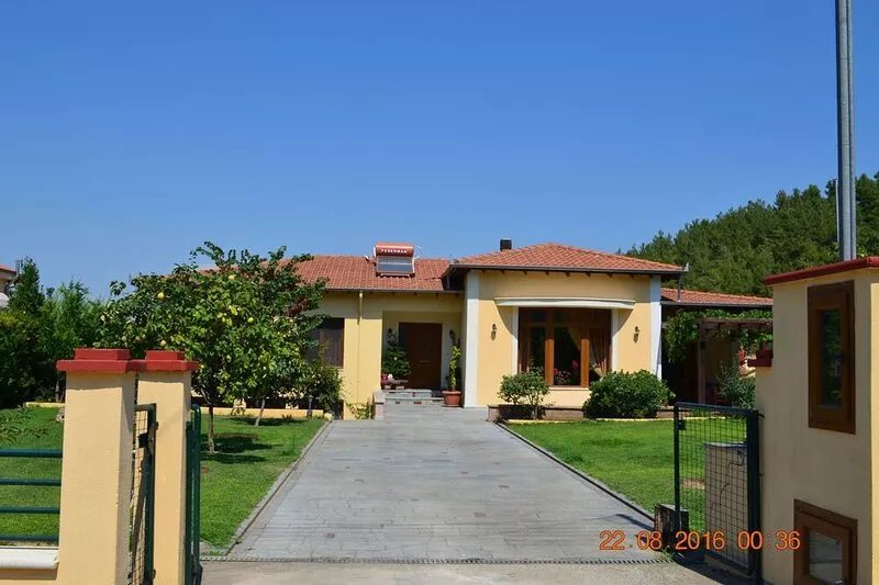 Beautiful spacious brand new villa of 160 m2 near the sea and the forest