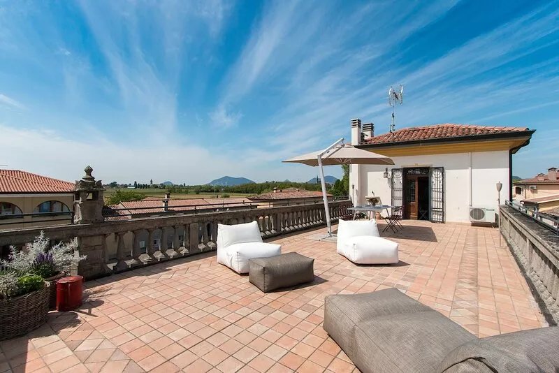 Marvellous apartment in a house on the canal near Padua and Venice
