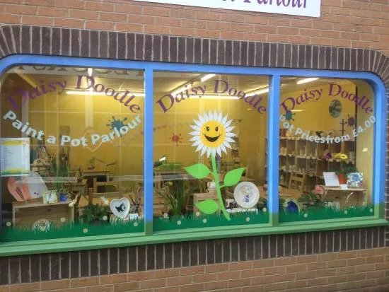 Daisy Doodle Paint a Pot Parlour