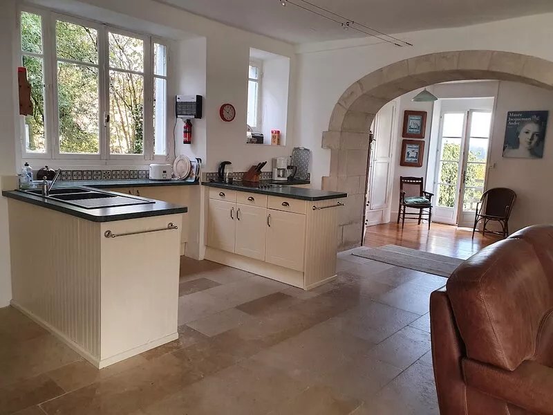 Former wine merchant's house, swimming pool, lovely view