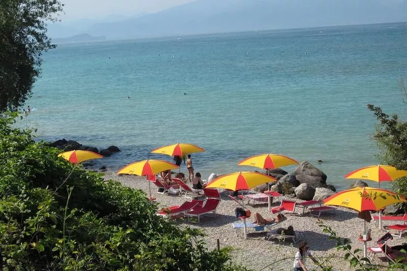 BLUE FRONT LAKE (if overbooked �CASA AMELIAS�) with 2 bedrooms, 4 beds