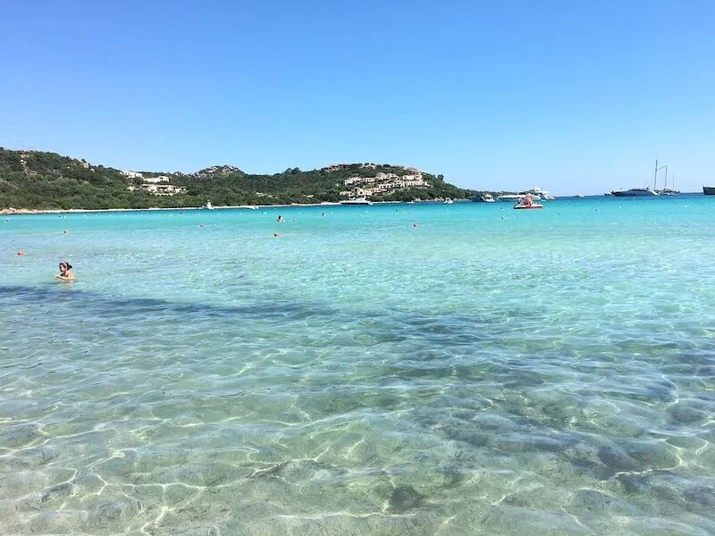 Gulf of Marinella, seafront apt.with veranda-swimming pool-beaches-lawn-parking