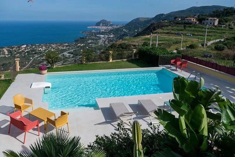 Very nice and generous apartment in the middle of charming Mediterranean nature