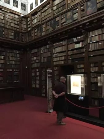 Biblioteca di Via Senato