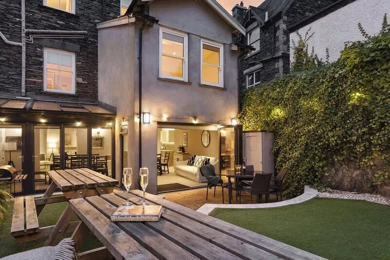 Rosemount Lake District Townhouse with Hot Tub