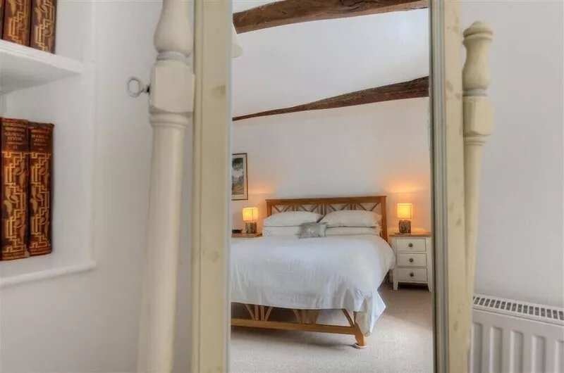 HAMILTON HOUSE, pet friendly, country holiday cottage in Lyme Regis