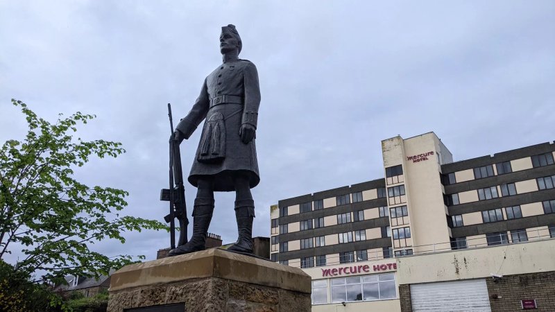 Queen's Own Highlanders Monument