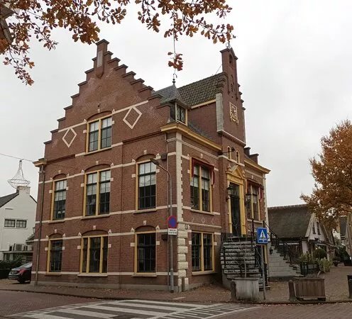 Voormalig raadhuis in Laren