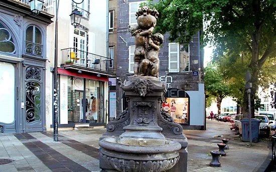 Fontaine Saint Genes (Place Royale)