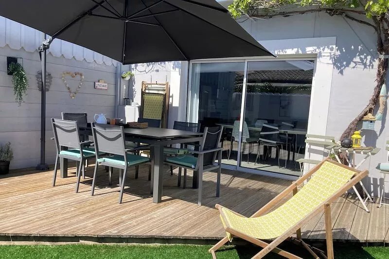 Charming town center house, totally renovated, near beaches LIT and CONTIS