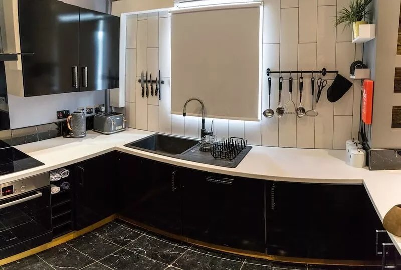 Unique Town Centre Apartment/ Air Con/ Private Roof Terrace/ Jacuzzi/ 2