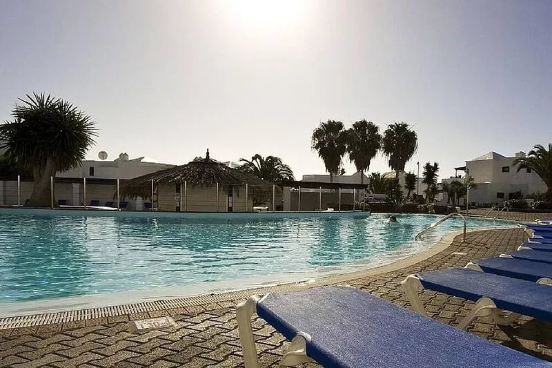 Spacious apartment on the ground floor 4 beds 2 bathrooms own courtyard