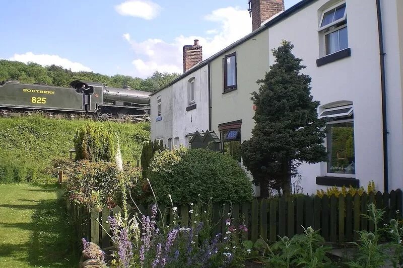 Character Cottage In Amazing Location Of Steam Trains-check NYMR timetable
