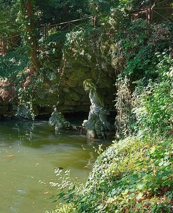 Grotte Del Nettuno Nel Parco Di Monza