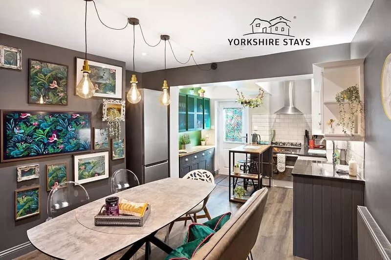 Stunning 4Bed Townhouse by HIC & Trendy Kings Quarter