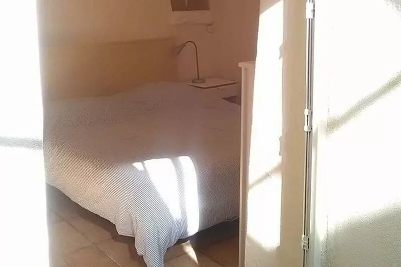 Near Uzès, room with patio and kitchen area in charming house