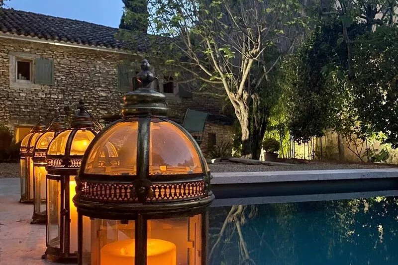 Stylish 18th century stone house with pool in quiet Gordes hamlet