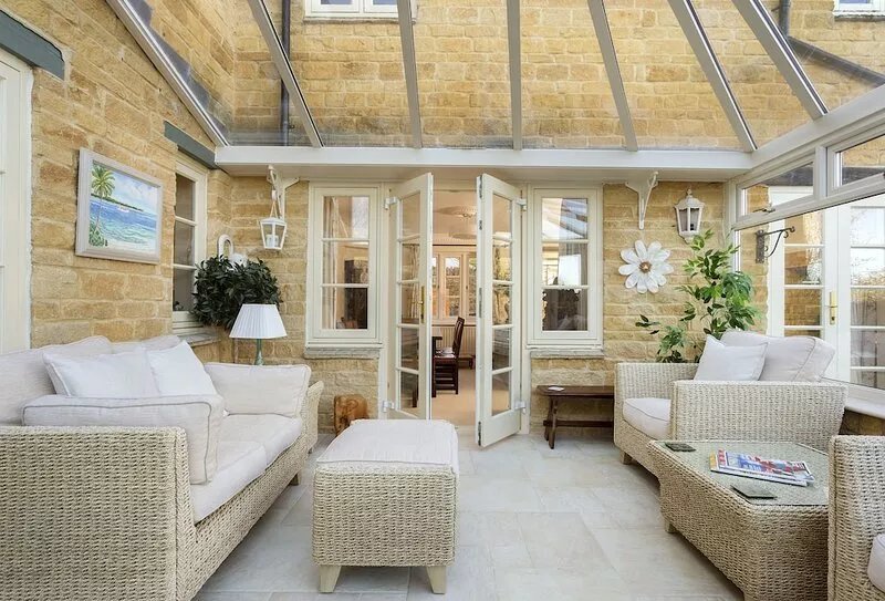 Chipping Campden Modern House, Garden, upstairs/downstairs bedrooms/bathrooms.