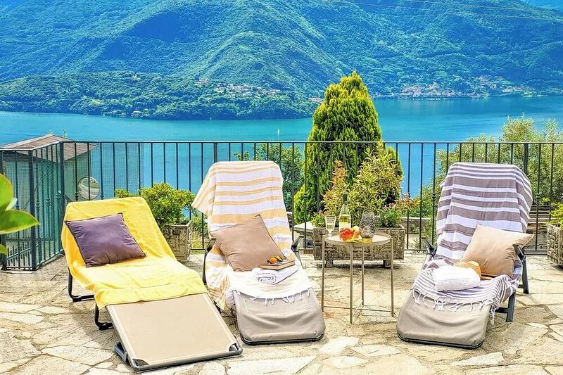 Caninett holiday flat with panoramic terrace