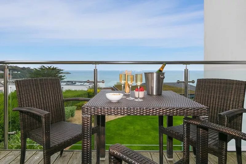 FAR CLIFFS, family friendly, luxury holiday cottage in Carbis Bay