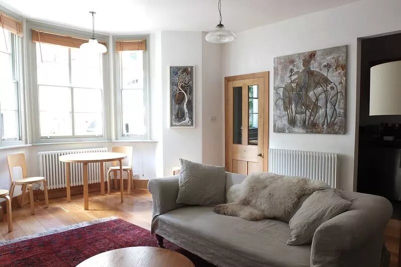 Unique, romantic apartment for two in York city centre artist's house.