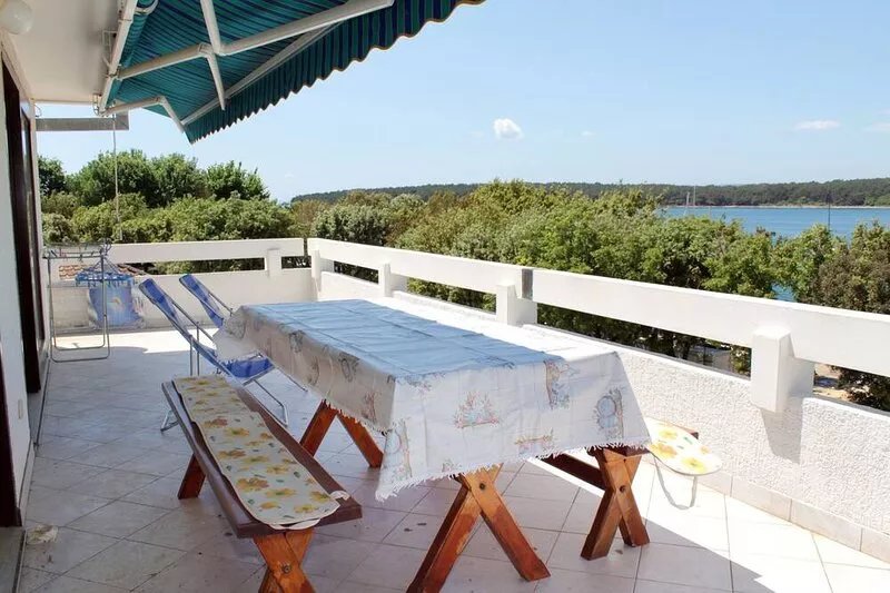 Four bedroom apartment with terrace and sea view Punat, Krk (A-5328-a)