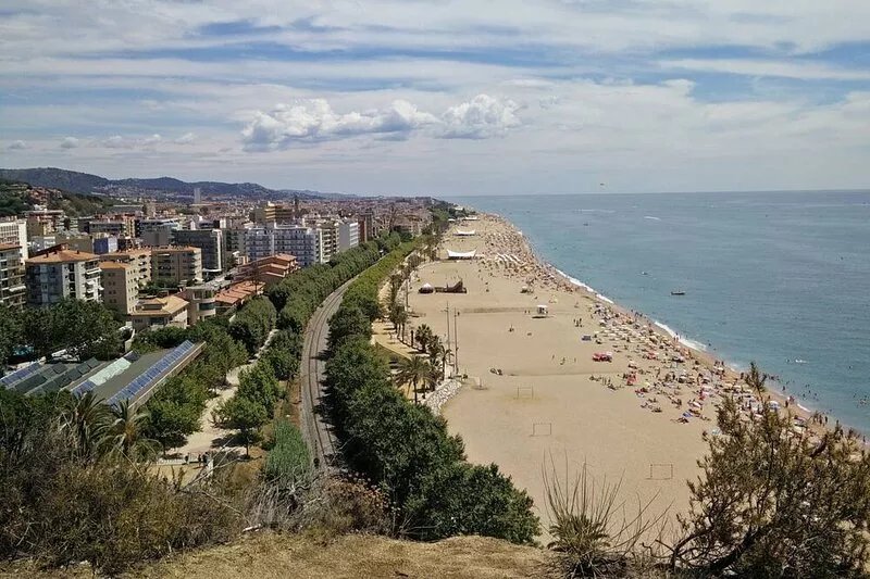 House in the city center with private pool only 400 meters from beach