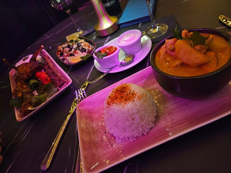 Zizza lounge and Grill