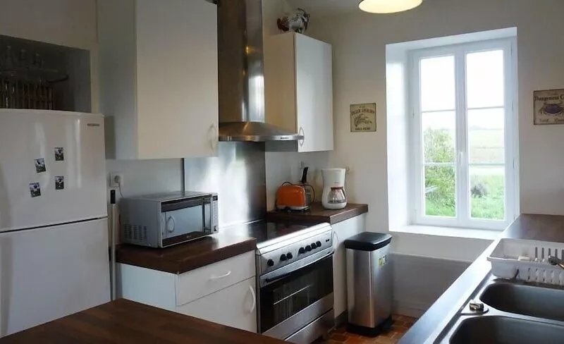 renovated farmhouse for 10/12 people in a quiet area near the sea