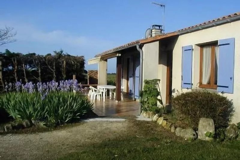 House bungalow with garden and terrace, 1100m2 property, 8 person,