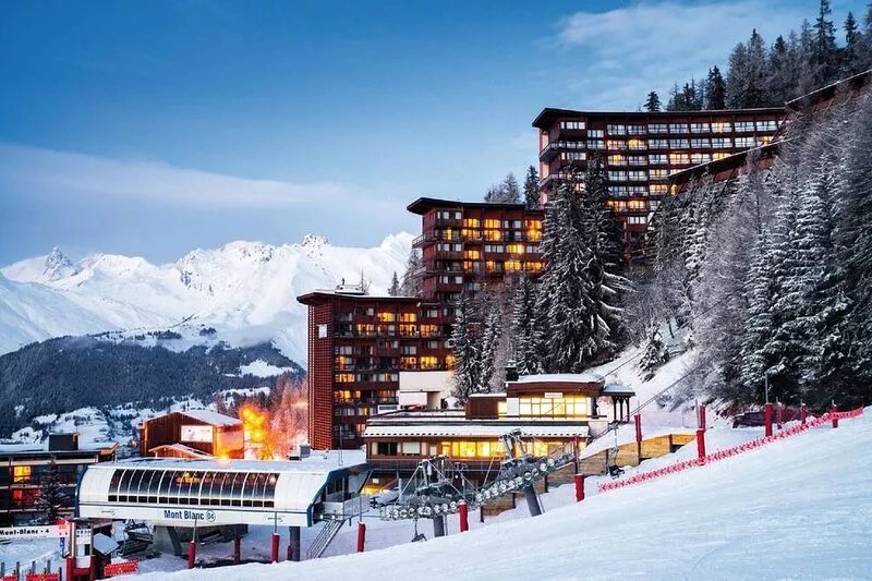 Modern apartment in the ski village Arc 1600