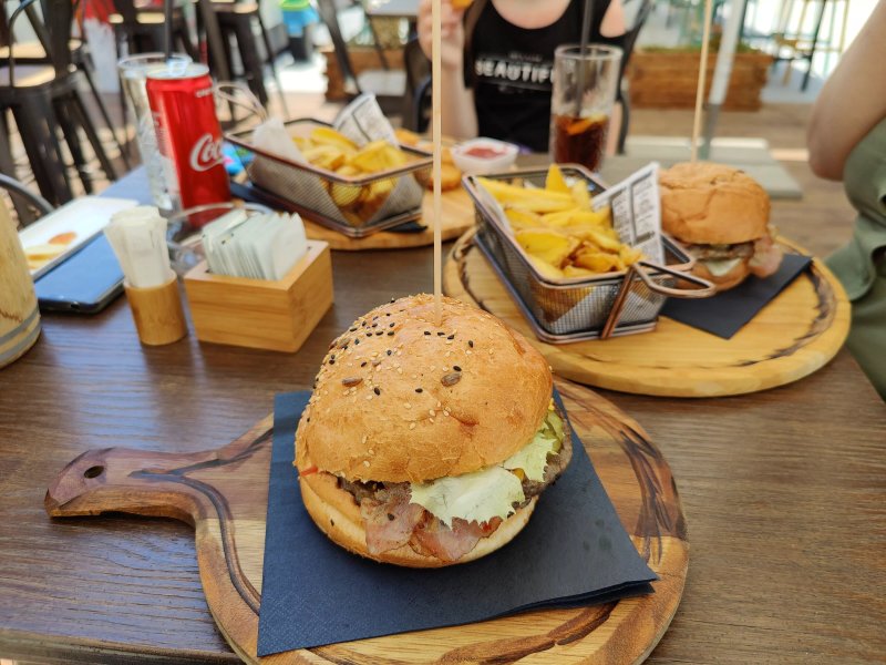 Bonaca Burger House