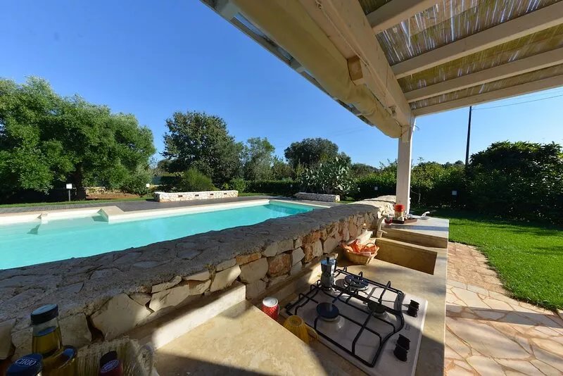 Trullo del Salento with pool